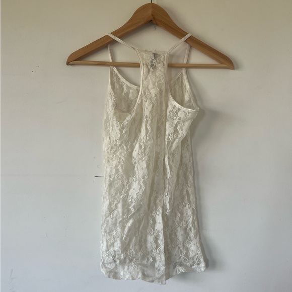 Lace cream tank top - Picture 2 of 4